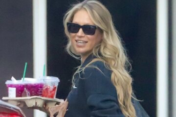 Anna Kournikova, pregnant with her fourth child, was photographed in Miami.