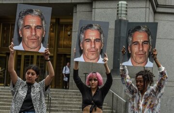 Model agent Suspected of "picking up" girls for Jeffrey Epstein Found Dead