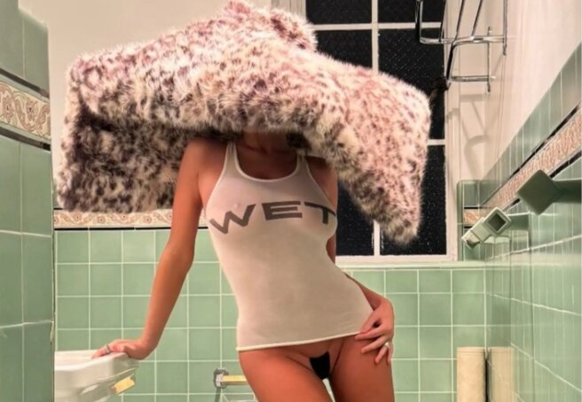 Kanye West posted a new strange photo of Bianca Censori - in a micro thong and a carpet hat