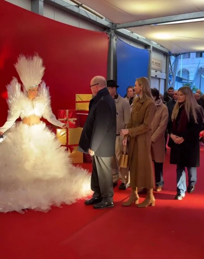 Князь Альбер II, княгиня Шарлен и Камилла Готтлиб