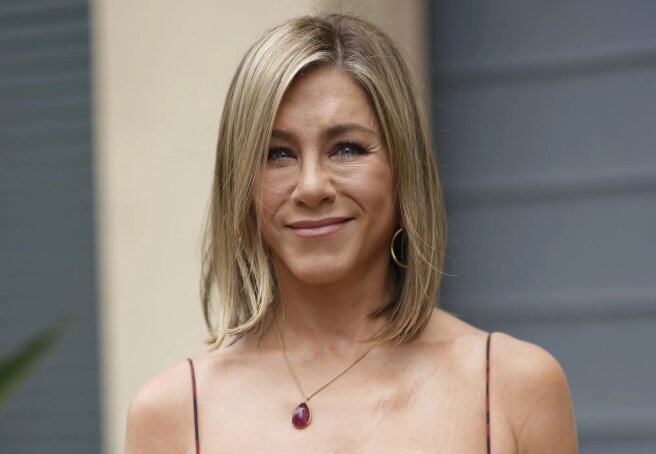 Jennifer Aniston's "new face" is being discussed online: the actress is suspected of abusing Botox and fillers