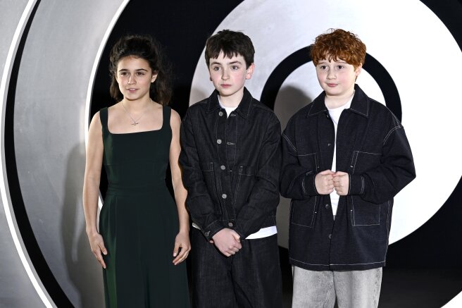 Арабелла Стэнтон, Доминик Маклафлин и Аластер Стаут