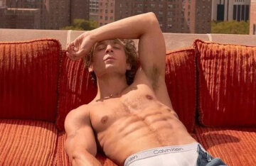 Calvin Klein advertising campaign with Jeremy Allen White causes a stir online