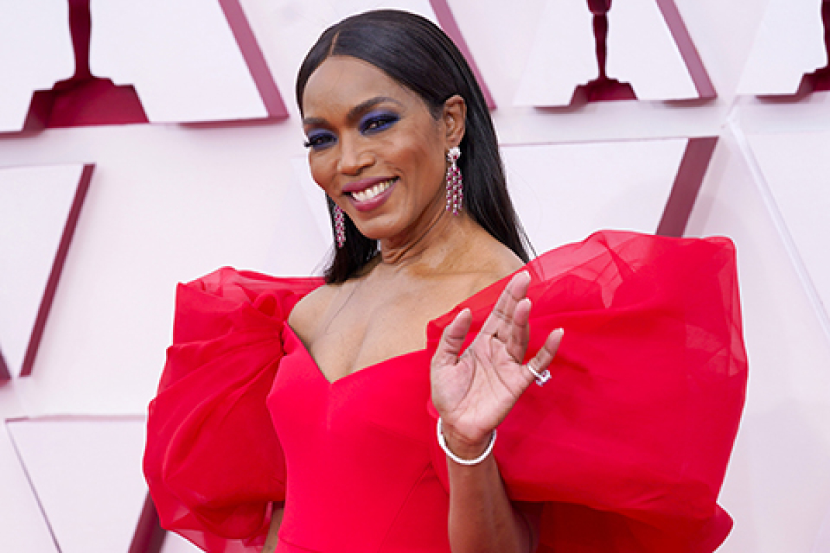 Oscars 2021 Angela Bassett on the Red carpet MustHub